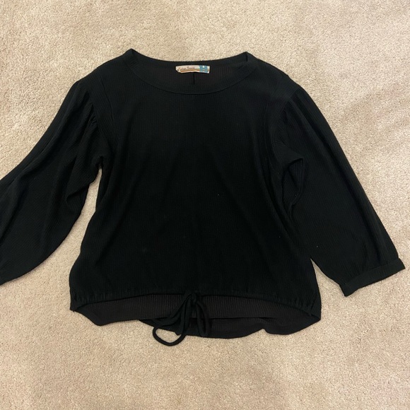 Black long sleeve shirt with tie at the bottom - Picture 1 of 4